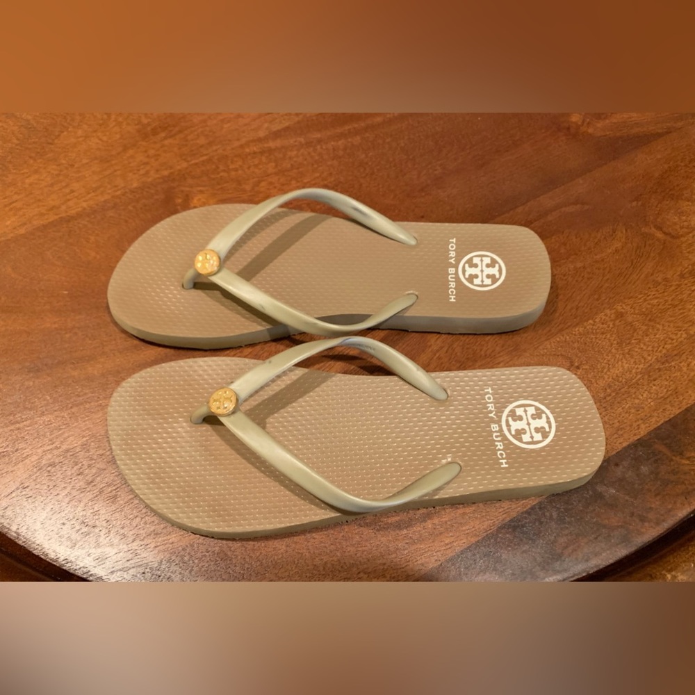 Tory Burch tan Flip Flops size 7